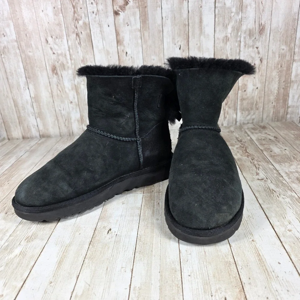 UGG Mini Bailey Bow II Black Suede‎ Sheepskin Boots Women's Size 8